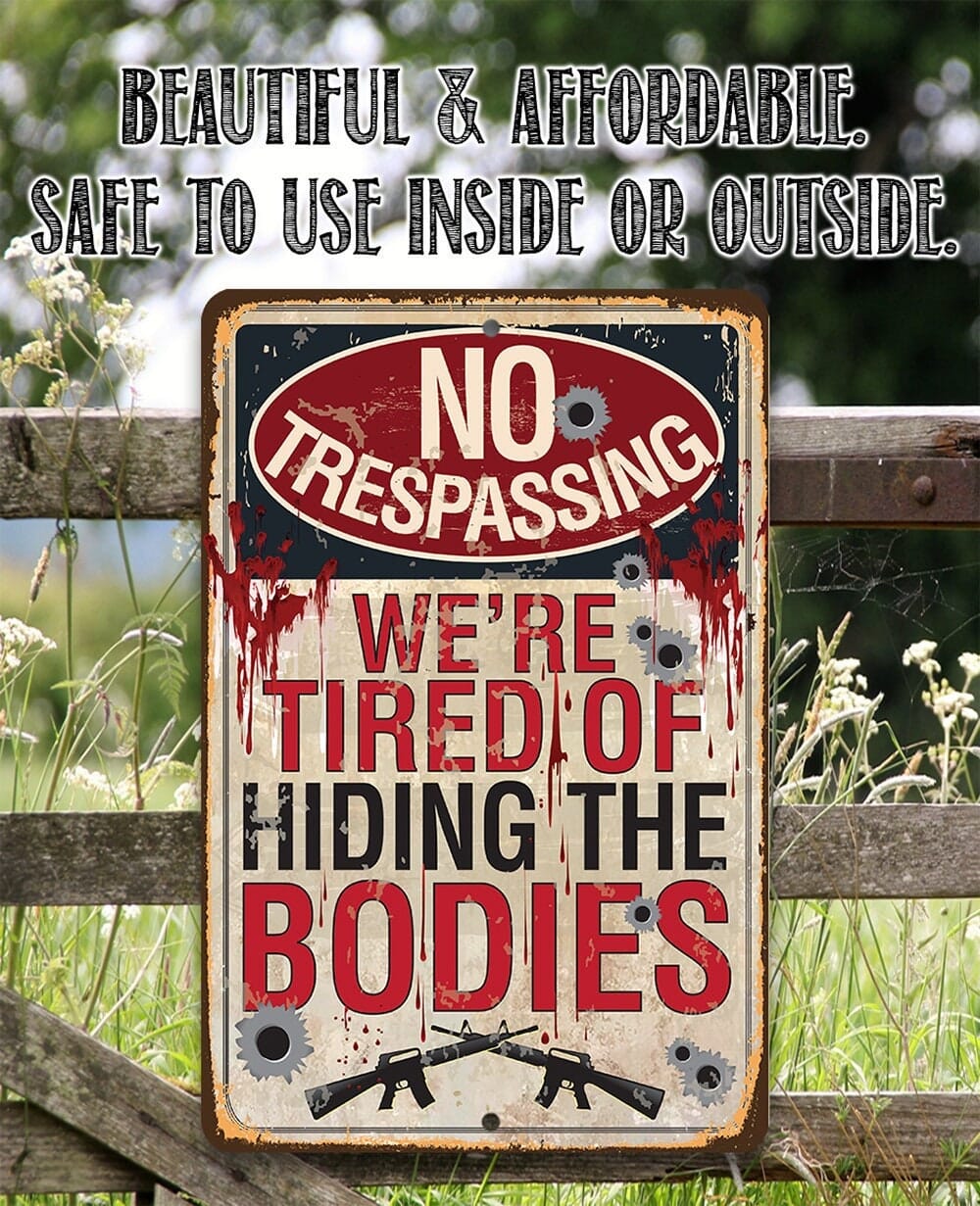 Cartel De Metal "We Are Tired Of Hiding The Bodies" - 20x30 Cm, Humor Negro | Decoración Garaje, Bar, Casa